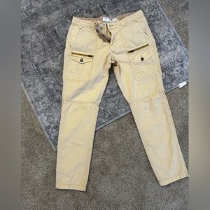 EUC Women’s Hei cute light yellow ankle pants. No holes or rips.